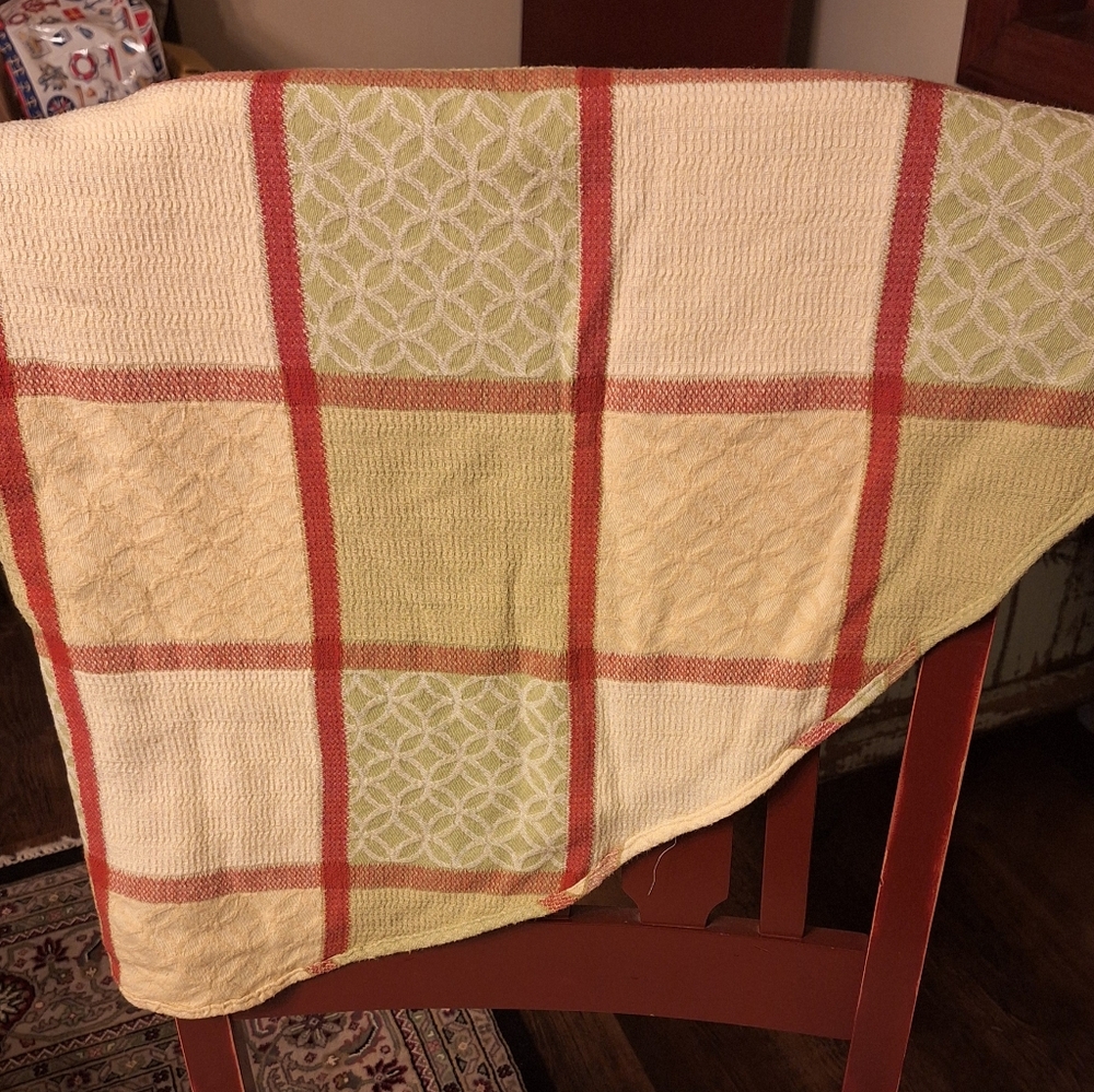 Round tablecloth